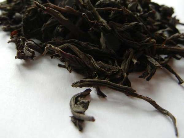 Large, dark, very coarse-textured black tea leaves with irregular shape