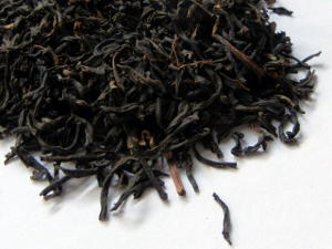 Dark brown loose-leaf tea leaves
