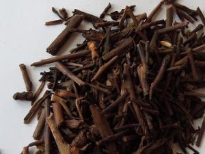 Roasted green tea made exclusively from twigs and stems, showing dark brown, roasted twigs
