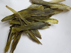 Loose-leaf green tea very long, flat leaves