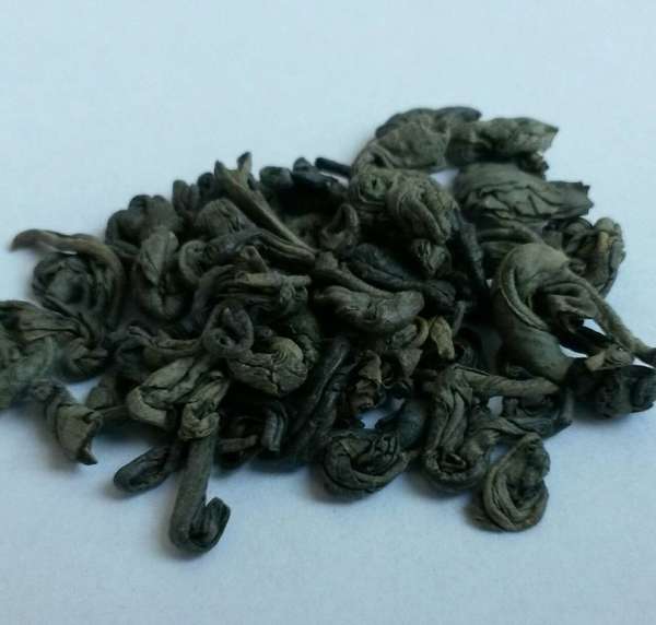 Loose-leaf gunpowder green tea, tightly rolled leaves