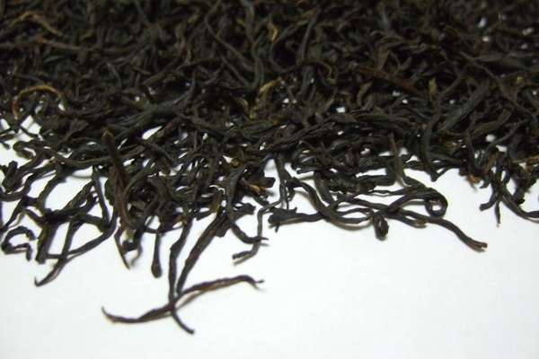 Intensely dark black tea with long, wiry leaves, wholly intact
