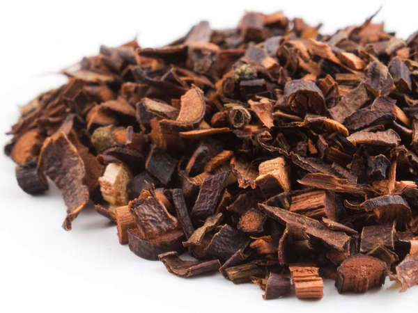 Loose-leaf honeybush, looking like fine chips and chunks of wood and bark with reddish-orange color